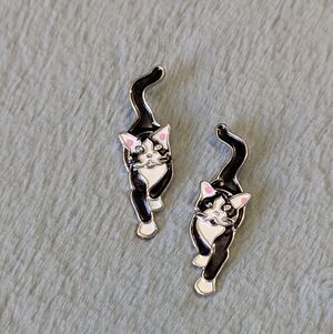 Vintage Black and White Enameled Kitty Cat Pierced Earrings